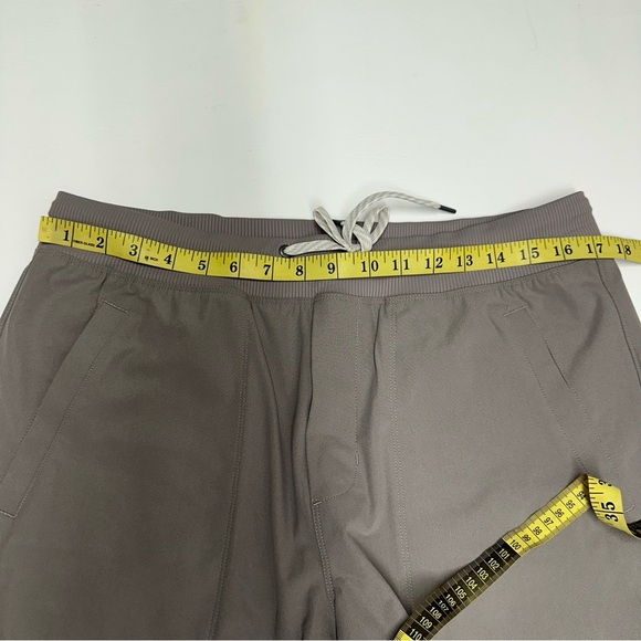 Vuori Men's Tan Flat Front meta easy Shorts size L NWOT - Picture 8 of 11